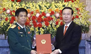 Chủ tịch nước trao Quyết định thăng quân hàm Thượng tướng Quân đội nhân dân Việt Nam