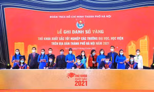 Ghi danh sổ vàng 90 thủ khoa tại Văn Miếu - Quốc Tử Giám