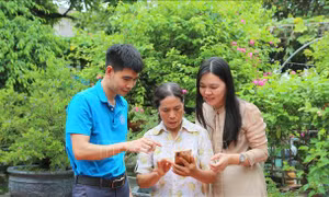 Tấm thẻ an sinh và những điểm tựa giữa đời thường