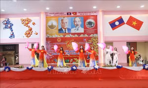 Từ hương vị Tết truyền thống đến tình hữu nghị Việt Nam - Lào