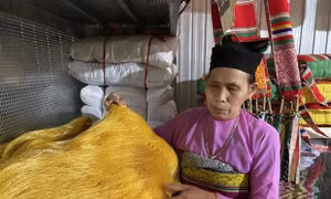 Dệt thổ cẩm truyền thống gắn với du lịch cộng đồng ở Bá Thước