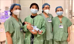 Cứu sống trẻ sơ sinh bị dị dạng tĩnh mạch não hiếm gặp