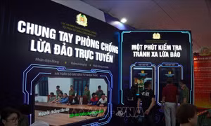 Nhận diện bẫy lừa đảo trực tuyến qua triển lãm 'Bức tường An ninh mạng'