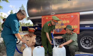 Nam Bộ thích ứng với hạn mặn khốc liệt - Bài cuối: Tình người trong gian khó 