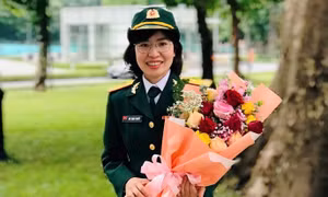 Nữ bác sĩ quân y kiên cường nơi tuyến đầu chống dịch