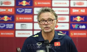HLV Philippe Troussier: Toàn đội hài lòng vì hoàn thành mục tiêu đề ra