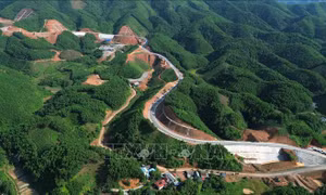 Dồn lực hoàn thành đường Hồ Chí Minh đoạn Chợ Chu - ngã ba Trung Sơn 