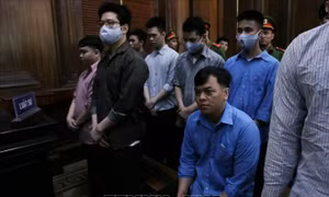Cho khách sử dụng ma túy, chủ quán karaoke XO Pharaon và đồng phạm hầu tòa