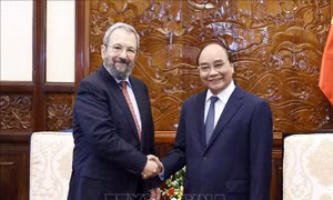 Chủ tịch nước Nguyễn Xuân Phúc tiếp cựu Thủ tướng Israel Ehud Barak