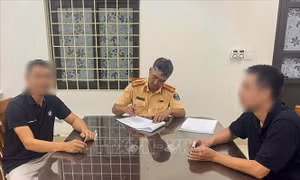 Xử phạt nặng người điều khiển ô tô không chấp hành hiệu lệnh của Cảnh sát giao thông