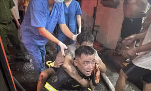 Hà Nội: Kịp thời đưa 4 người thoát khỏi đám cháy lúc rạng sáng