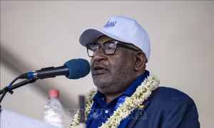 Tổng thống Comoros bị tấn công bằng dao