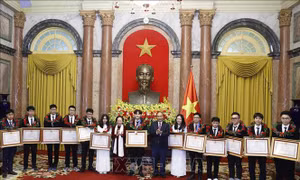 Chủ tịch nước trao Huân chương Lao động tặng học sinh đoạt giải Olympic và Khoa học kỹ thuật quốc tế