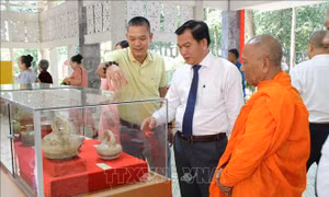 Triển lãm các hiện vật đậm đà bản sắc dân tộc