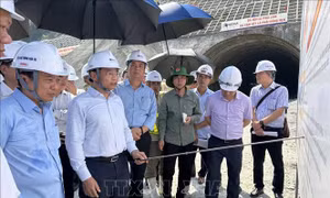 Kiểm tra thi công hầm dài nhất trên dự án cao tốc Quảng Ngãi - Hoài Nhơn