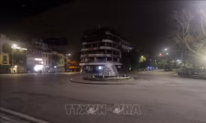 Phố phường Thủ đô vắng vẻ sau quyết định xử lý nghiêm người vi phạm giãn cách xã hội
