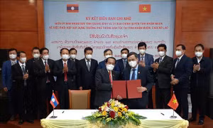 Lãnh đạo tỉnh Khăm Muộn (Lào) thăm, chúc Tết tỉnh Quảng Bình