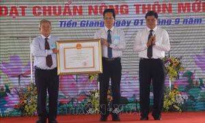 Công bố huyện đầu tiên đạt chuẩn nông thôn mới tại Tiền Giang