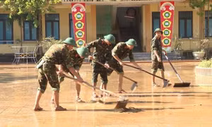 Hỗ trợ vùng 'rốn lũ' Lệ Thủy khắc phục hậu quả thiên tai