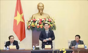 Chủ tịch Quốc hội Vương Đình Huệ chủ trì họp giao ban với các cơ quan của Quốc hội