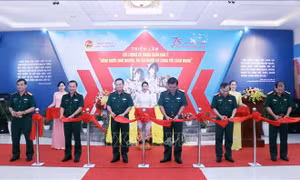 Khai mạc Triển lãm 'Uống nước nhớ nguồn, tri ân người có công với cách mạng'