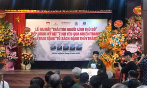 Tiếp nhận kỷ vật chiến tranh và trao 'Tủ sách Đặng Thùy Trâm' tặng người dân vùng khó