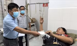 Năm cán bộ, chiến sĩ bị thương khi vây bắt 200 đối tượng buôn lậu thuốc lá