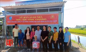 Nữ Bí thư Chi bộ - Trưởng ấp hết lòng chăm lo cho người nghèo