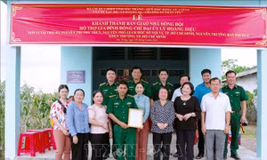 Sóc Trăng: Bàn giao Nhà đồng đội và nhà cho hộ nghèo vùng biên giới biển