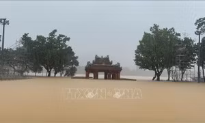 Huế: Còn 15 xã, phường ngập lụt, nhiều tuyến đường vẫn bị tắc