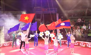 Biểu diễn Xiếc hữu nghị Lào - Việt Nam