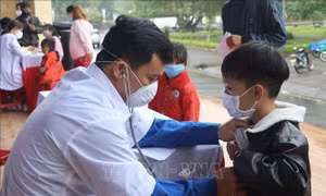 Khám sàng lọc bệnh tim miễn phí cho 1.000 trẻ em có hoàn cảnh khó khăn