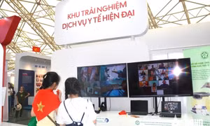 Triển lãm thành tựu đất nước: Khám chữa bệnh không khoảng cách