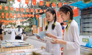 Sách - ngọn lửa soi sáng trí tuệ và nhân văn