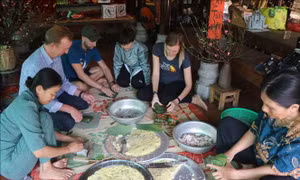 Trải nghiệm Tết cổ truyền Việt Nam trên đất Cố đô Huế