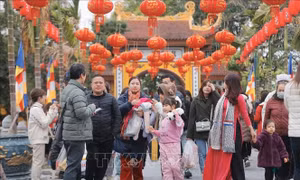 Người dân Thủ đô đi lễ Rằm tháng Giêng sớm