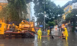 Hà Nội vận hành hết công suất các trạm bơm để tiêu thoát nước