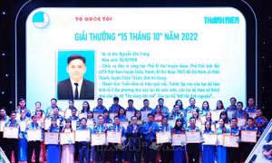 82 cán bộ thanh niên xuất sắc được trao Giải thưởng '15 tháng 10' 