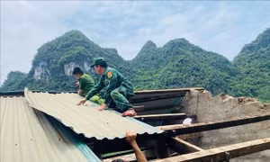 Dông lốc ở Cao Bằng làm gần 600 ngôi nhà bị hư hại 