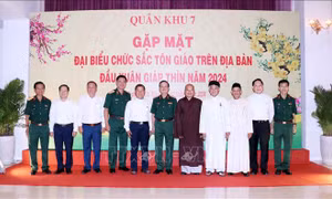 Tăng cường đoàn kết, gắn bó với đồng bào tôn giáo