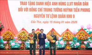 Trao danh hiệu Anh hùng LLVT nhân dân tặng Trung tướng Huỳnh Tiền Phong