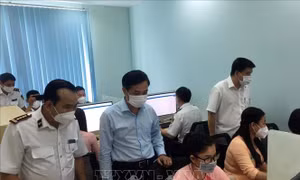 Hệ thống thu phí cảng biển thông suốt trong ngày đầu triển khai chính thức