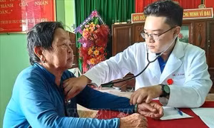 Bác sỹ Lê Duy, thủ lĩnh Đoàn trách nhiệm với cộng đồng