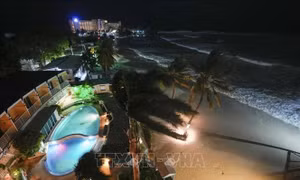 Siêu bão Beryl tiếp tục mạnh lên tại vùng Caribe