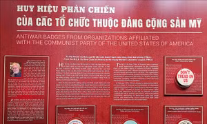 Thành phố Hồ Chí Minh trưng bày chuyên đề về huy hiệu phản chiến