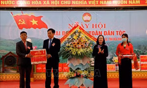 Đồng chí Trương Thị Mai dự Ngày hội Đại đoàn kết toàn dân tộc tại Hòa Bình
