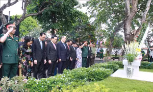 Dâng hương tưởng niệm nhân 100 năm ngày sinh Chủ tịch nước Lê Đức Anh 