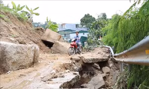 Thông tuyến giao thông sạt lở do mưa lớn tại Hà Giang vẫn gặp khó