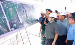 Thủ tướng Phạm Minh Chính kiểm tra tiến độ thi công cao tốc Cần Thơ - Cà Mau