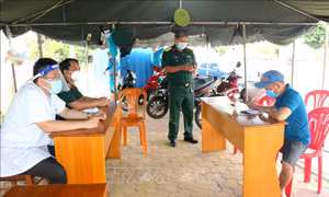 Xét nghiệm nhanh đối với người từ vùng dịch đến Bình Thuận